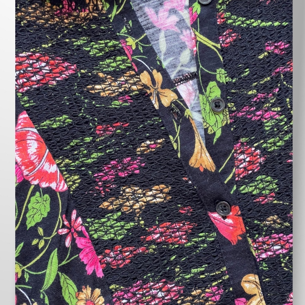 Anthropologie Akemi + Kim Sleevless Floral Blouse - Picture 9 of 9